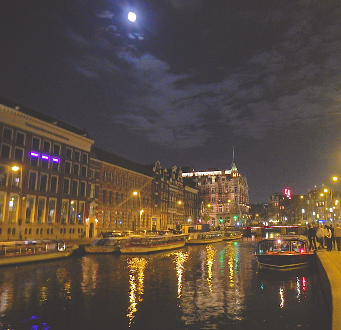 amsterdam-canals-night