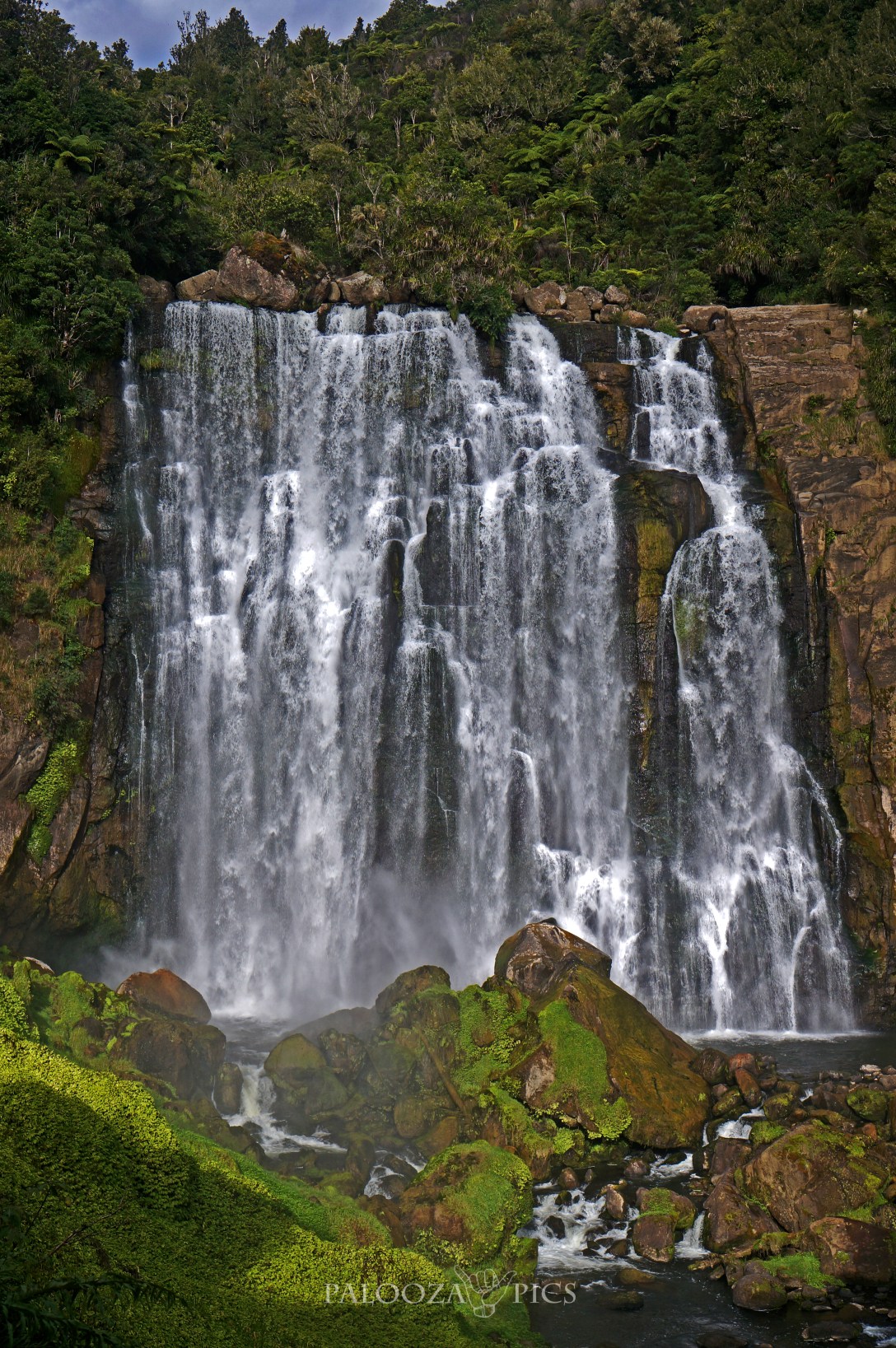 36-03-22-2016-marokopa-falls-2